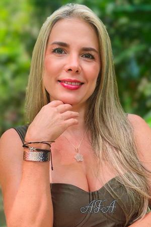 221790 - Laura Age: 45 - Colombia